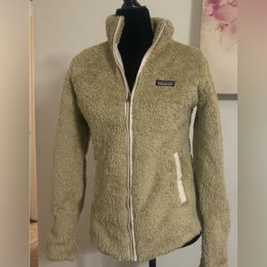 Patagonia Women's Tan Teddy Fleece Jacket size small